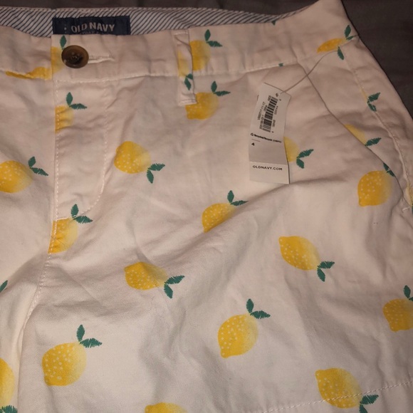 white old navy shorts with lemons (size 4) - Picture 4 of 4
